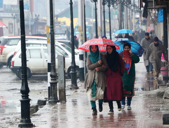 IMD issues rain and snow warning for J&K and Himachal, light rains in Delhi