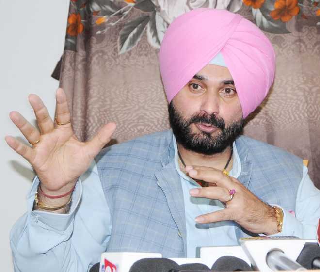 The HP State Ex-servicemen League today asked the Congress not to call Navjot Singh Sidhu for campaigning in Himachal. 