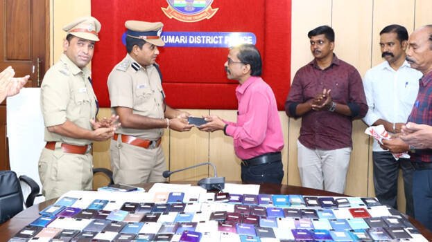 Kanyakumari police have handed over 405 mobile phones that were stolen to the respective owners